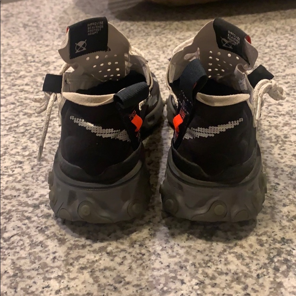 Nike - Picture 3 of 5